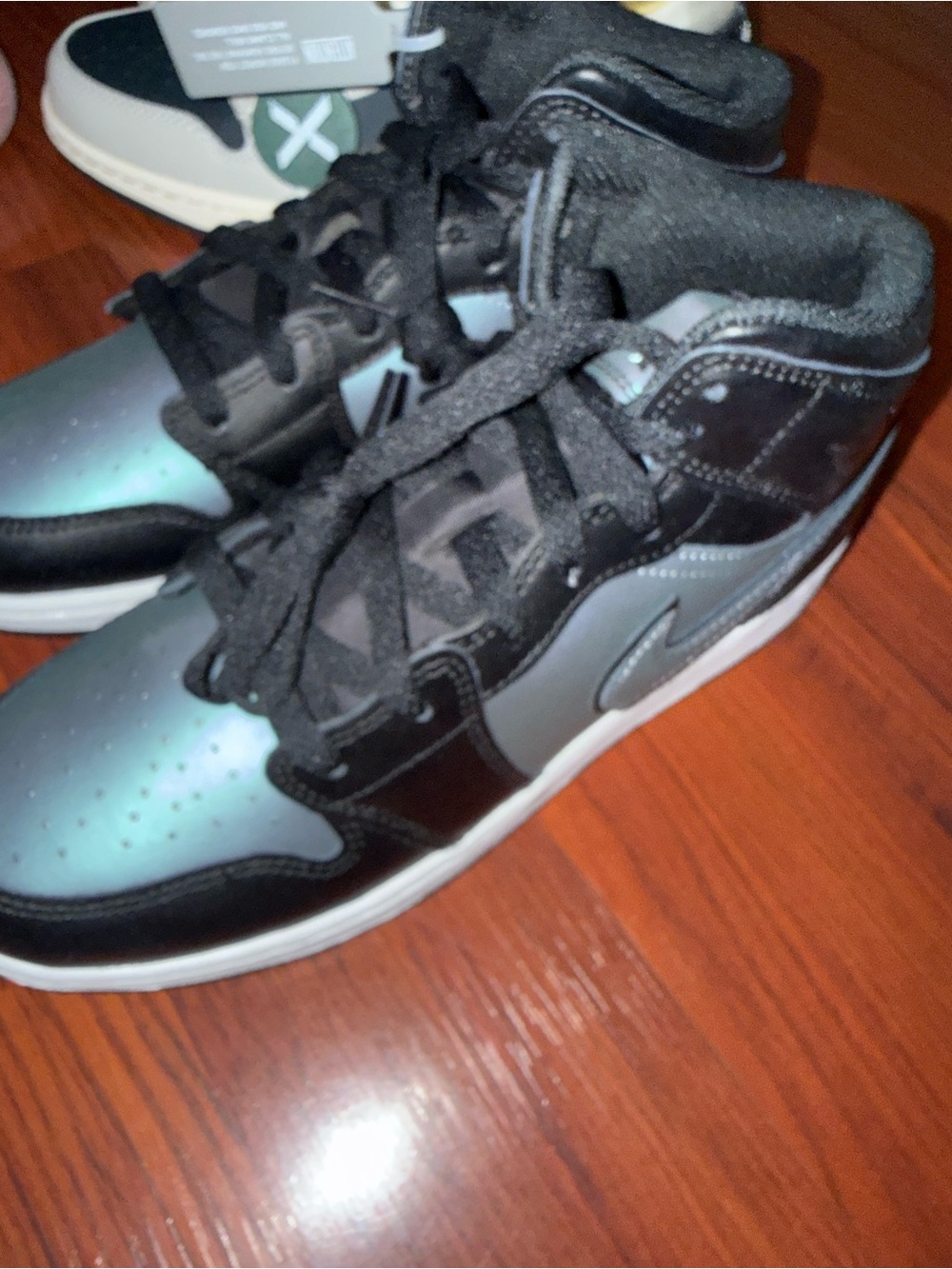 Nike Kids iridescent High-Top Sneakers WOMEN size 9 equivalent - Picture 3 of 3